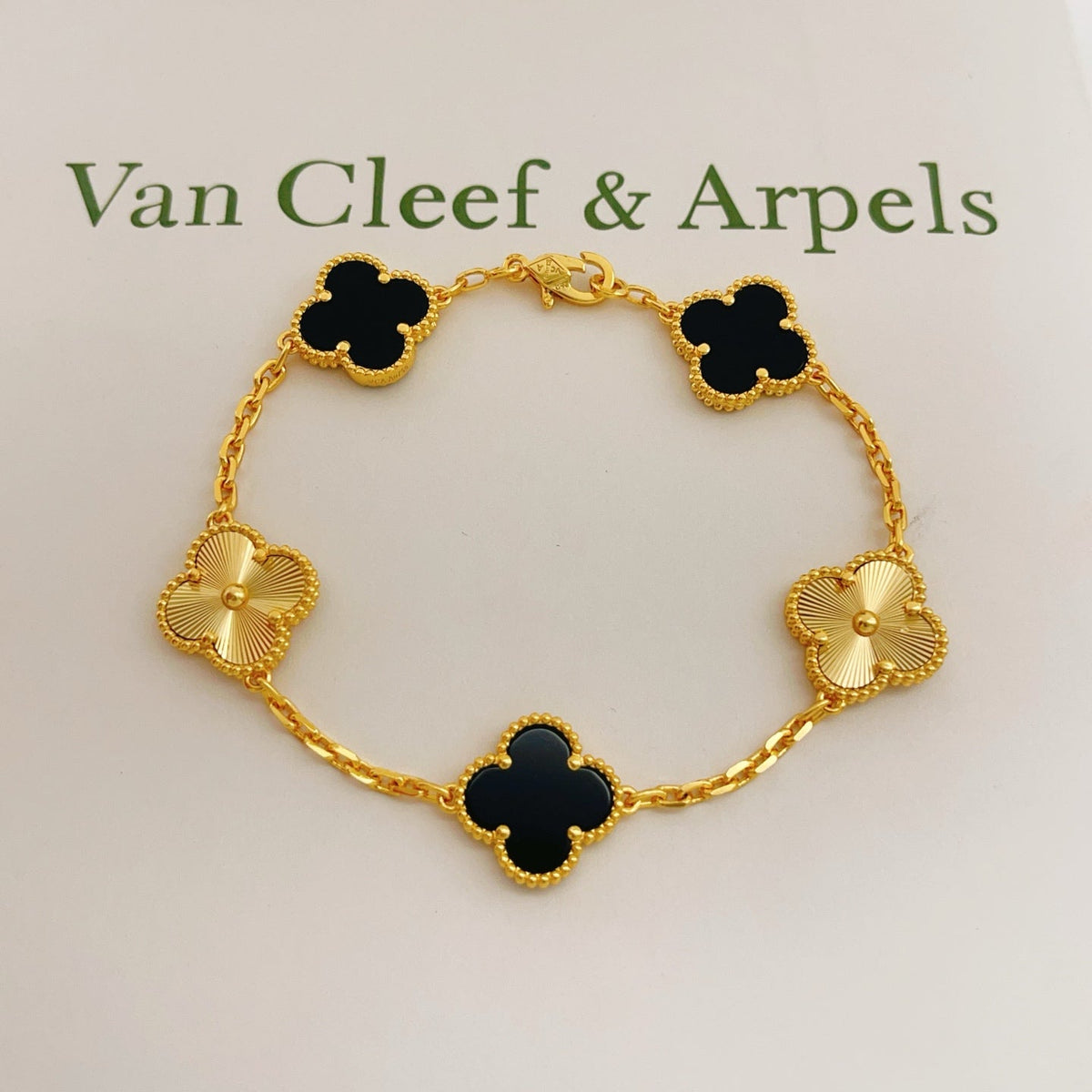 Black & Fluted Quatrefoil Chain Bracelet