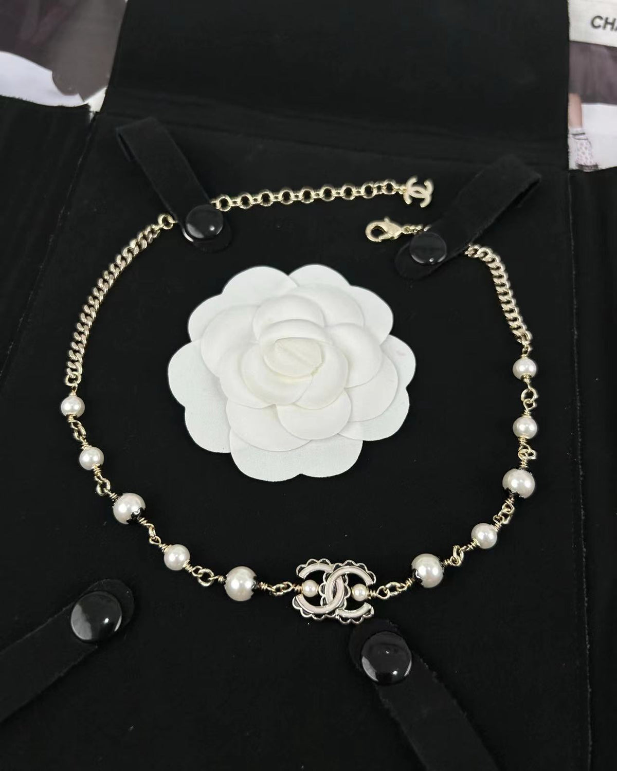 Black & White Floral Faux Pearl Choker Necklace