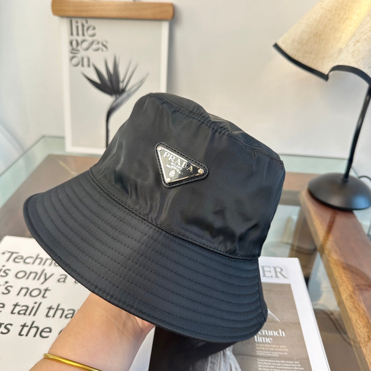 Gorro de pescador liso con parche triangular