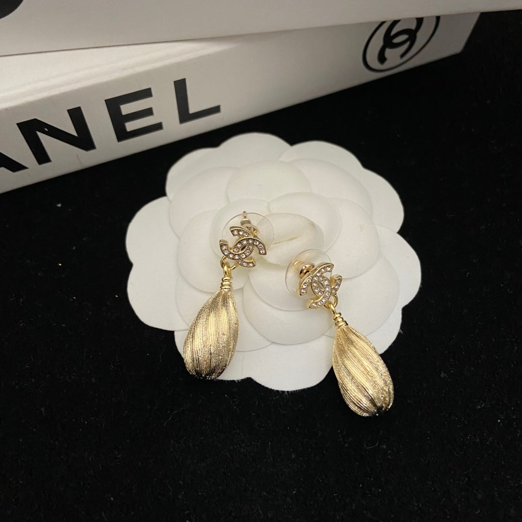 Fluted Teardrop Drop Earrings