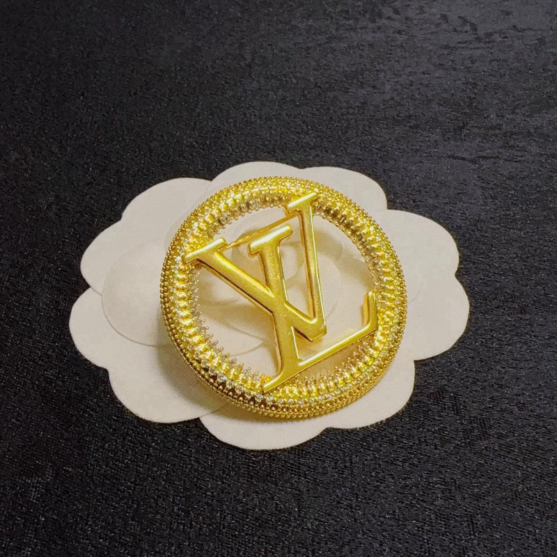 Rope-Edge Round Letter Emblem Brooch
