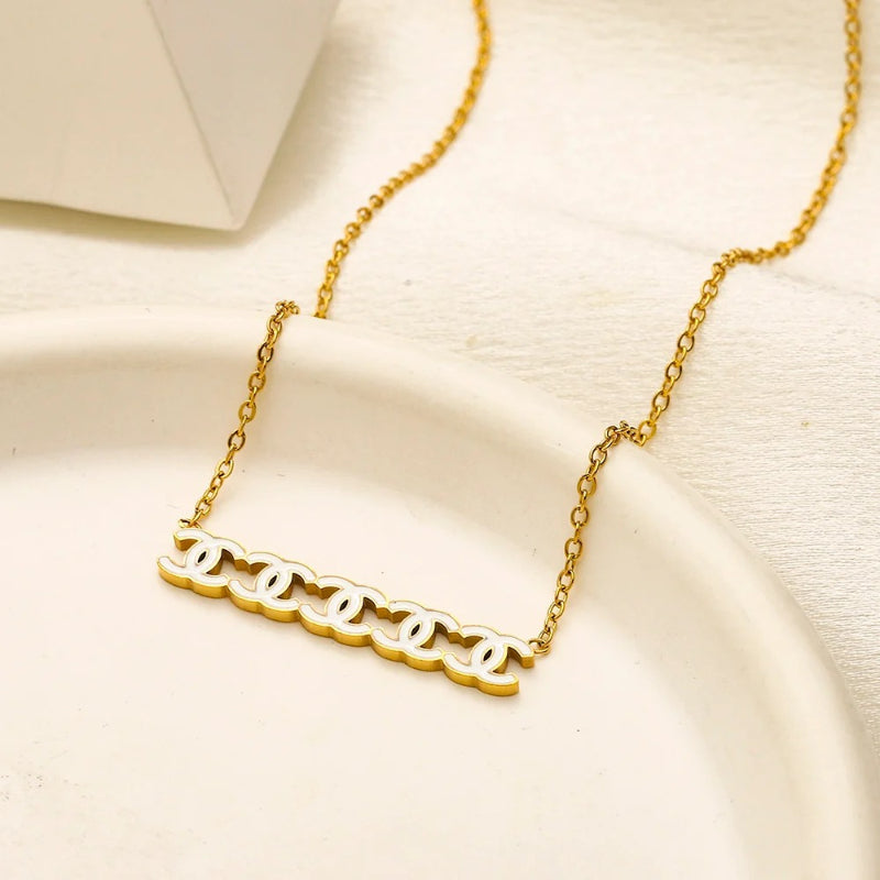 Collier à triple barre en C entrelacées en acier inoxydable 304