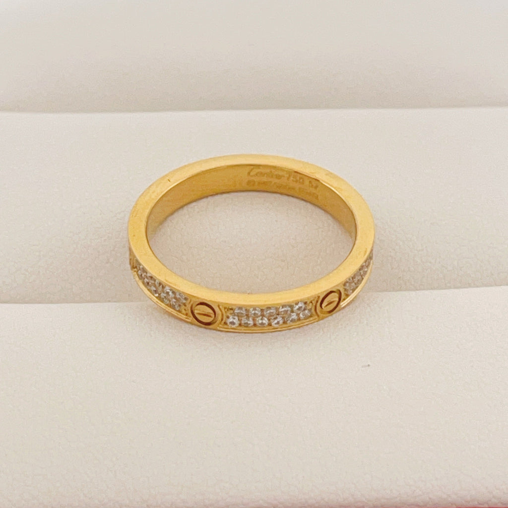 Anel de Aro Fino com Pavé e Detalhe de Parafuso