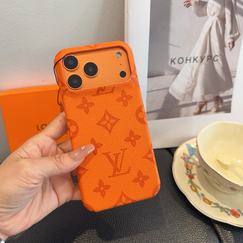 Funda para teléfono con monograma y detalle de letra metálica