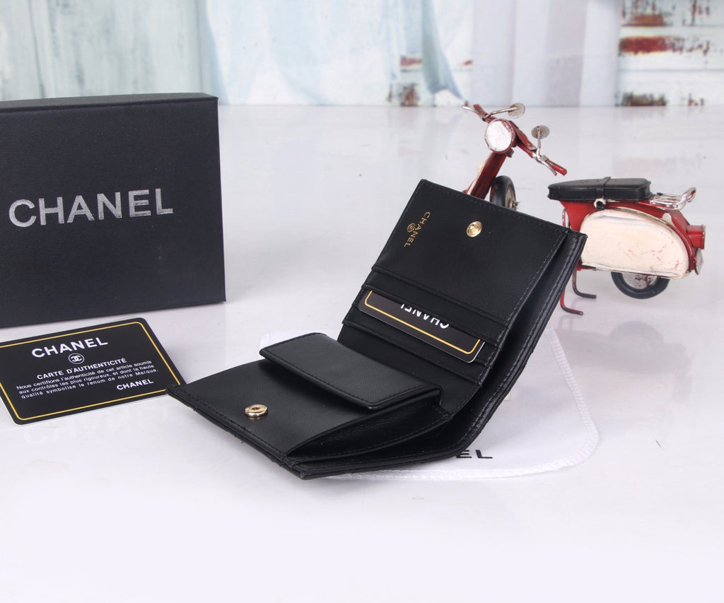 Diamond Quilted Compact Wallet 035