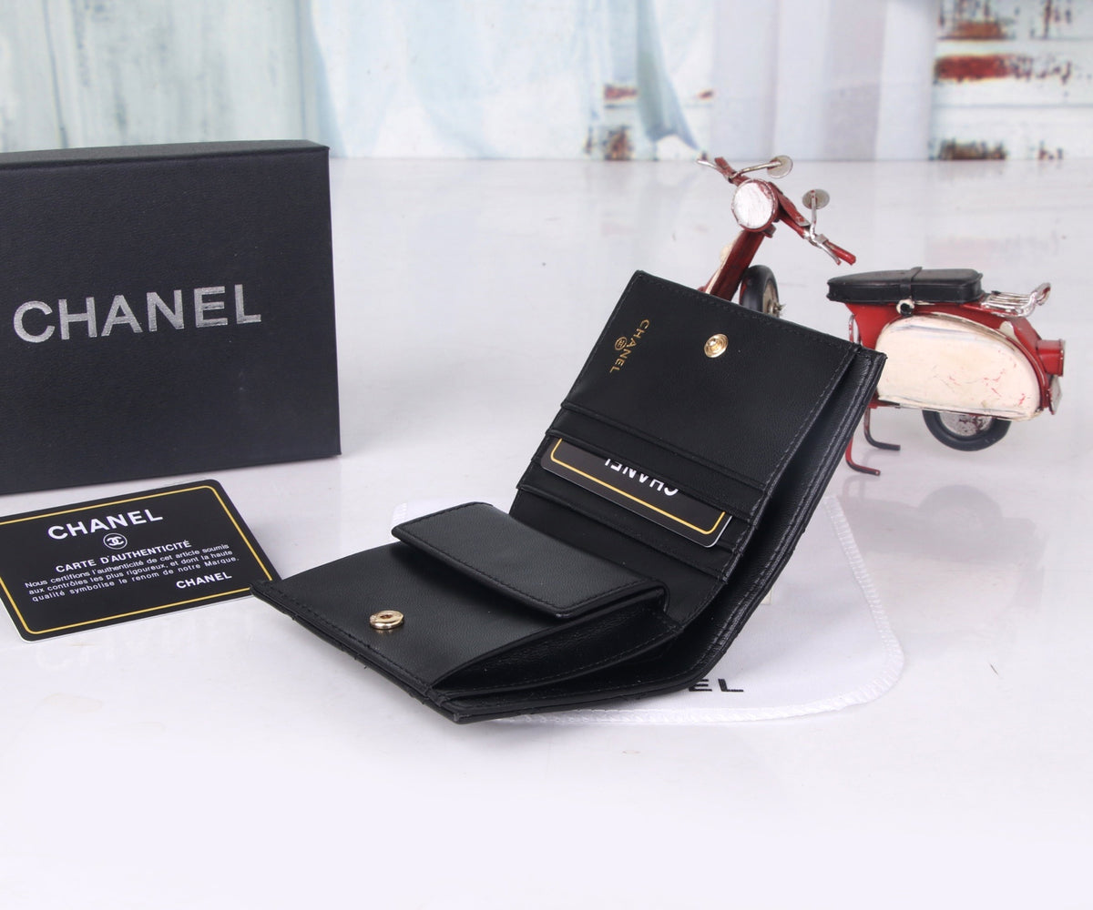 Diamond Quilted Compact Wallet 035