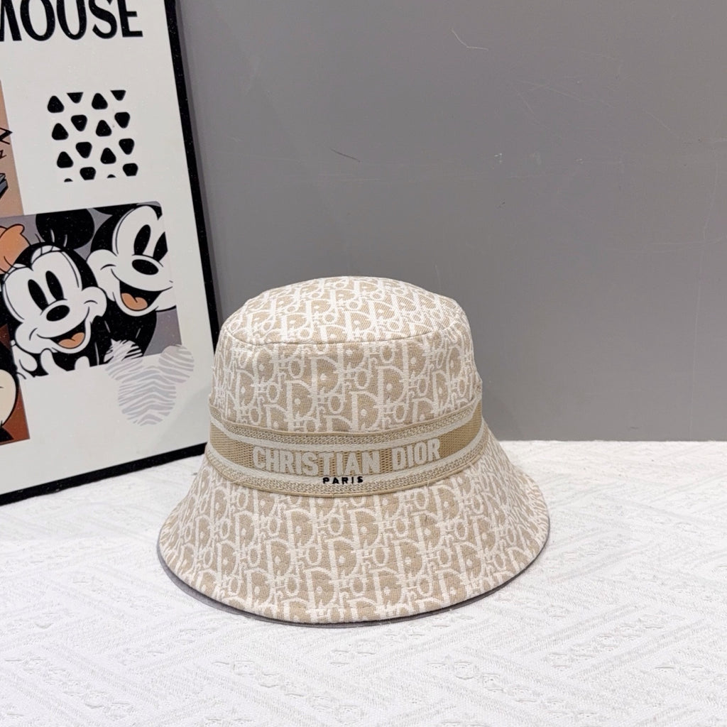 Bob à motifs avec bandeau à lettres