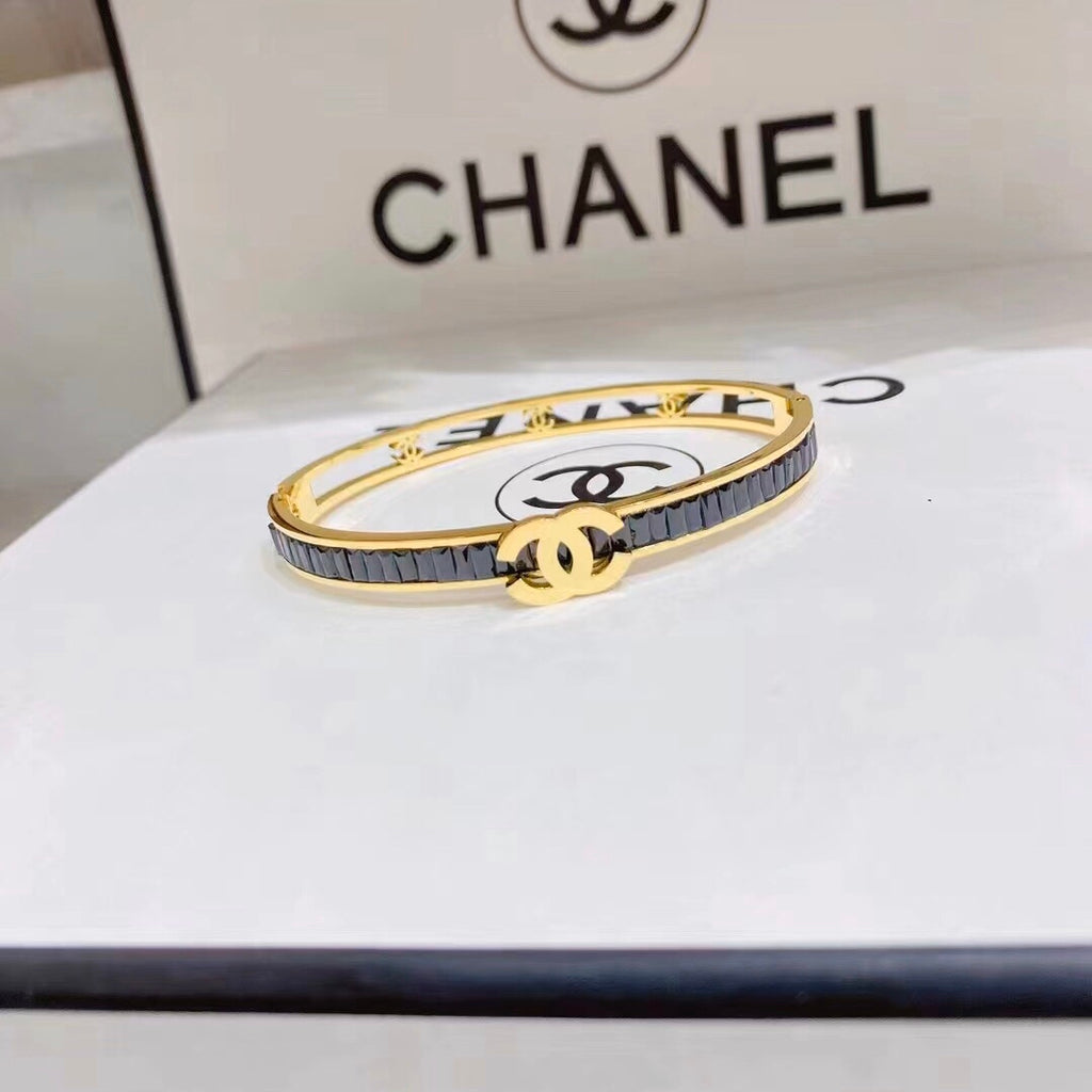 Bracelete rígido "C" entrelaçado com incrustação colorida em aço inoxidável 304
