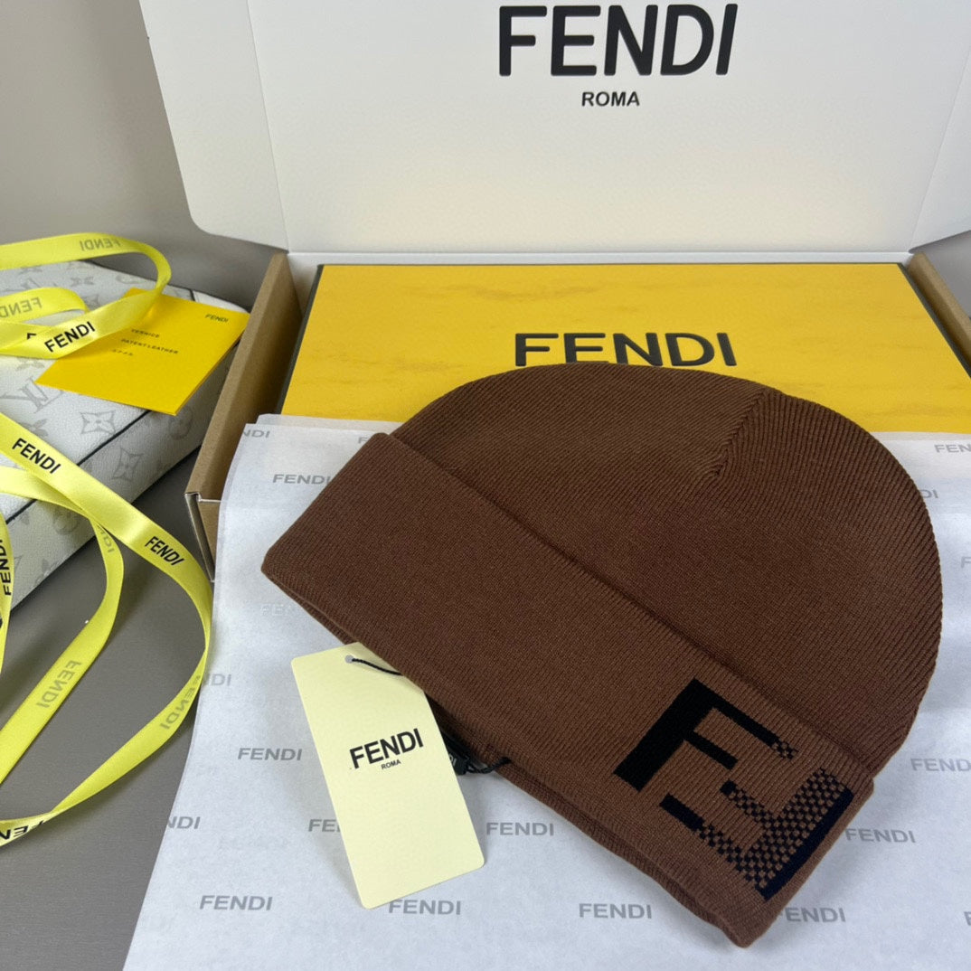 Gorro de punto acanalado con motivo geométrico