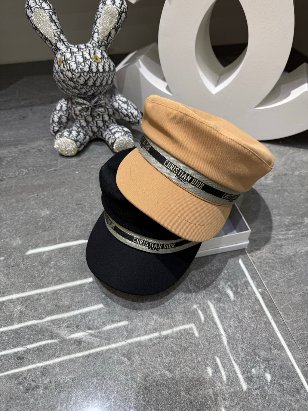 Gorra de panadero con banda de letras