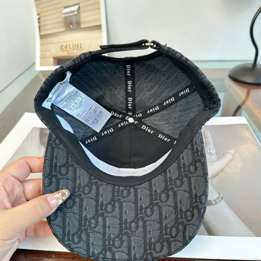Gorra de béisbol con letras de monograma