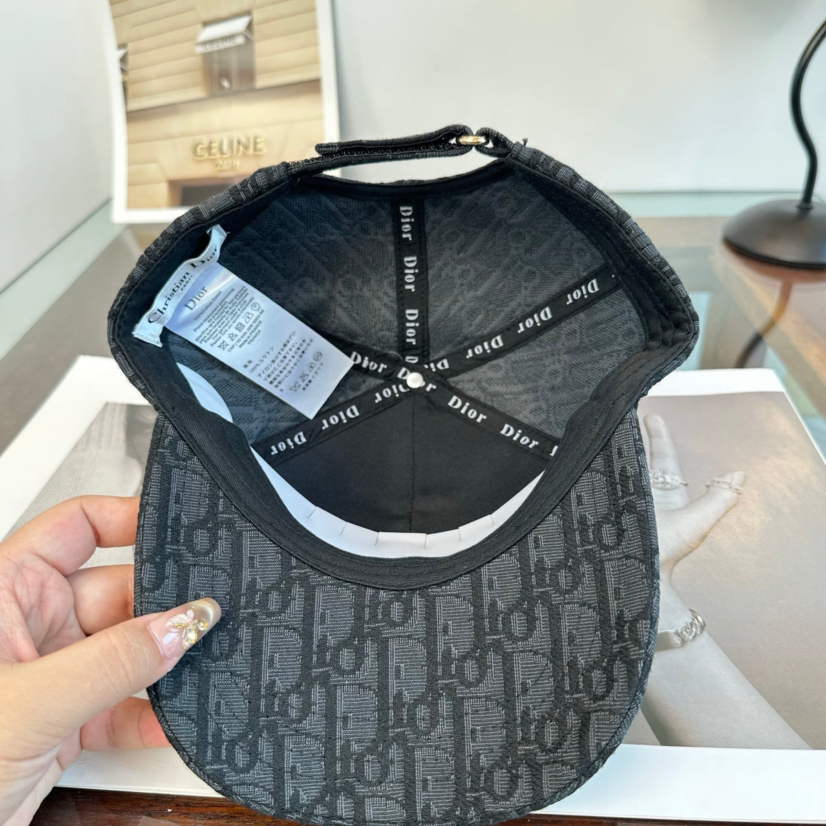 Gorra de béisbol con letras de monograma