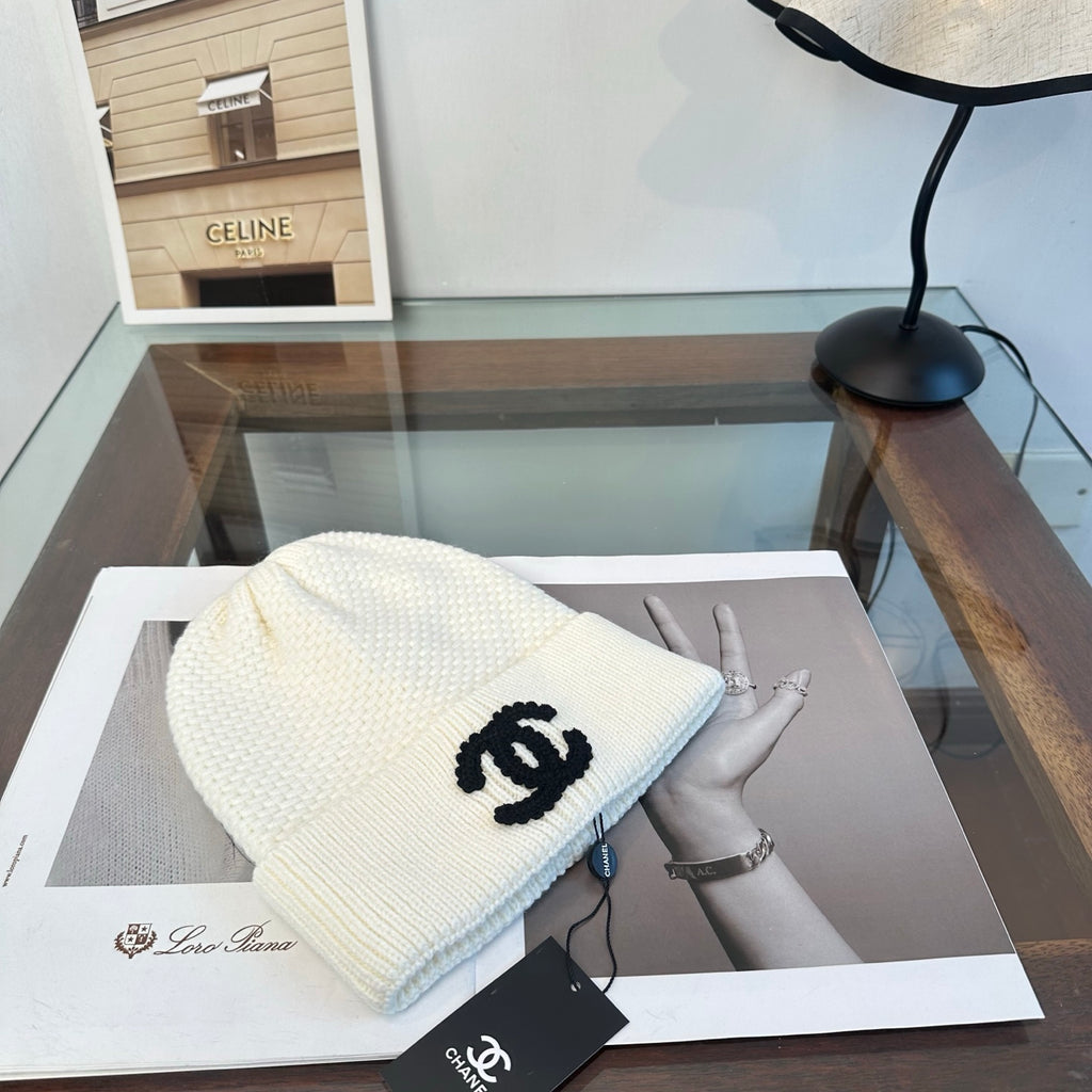 Bonnet côtelé à revers avec emblème brodé