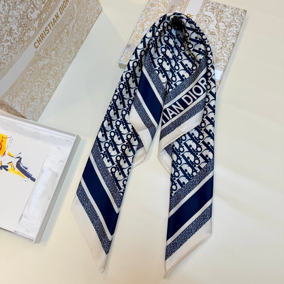 Lenço Quadrado com Monograma Repetido e Bordas às Riscas - 90 x 90 cm