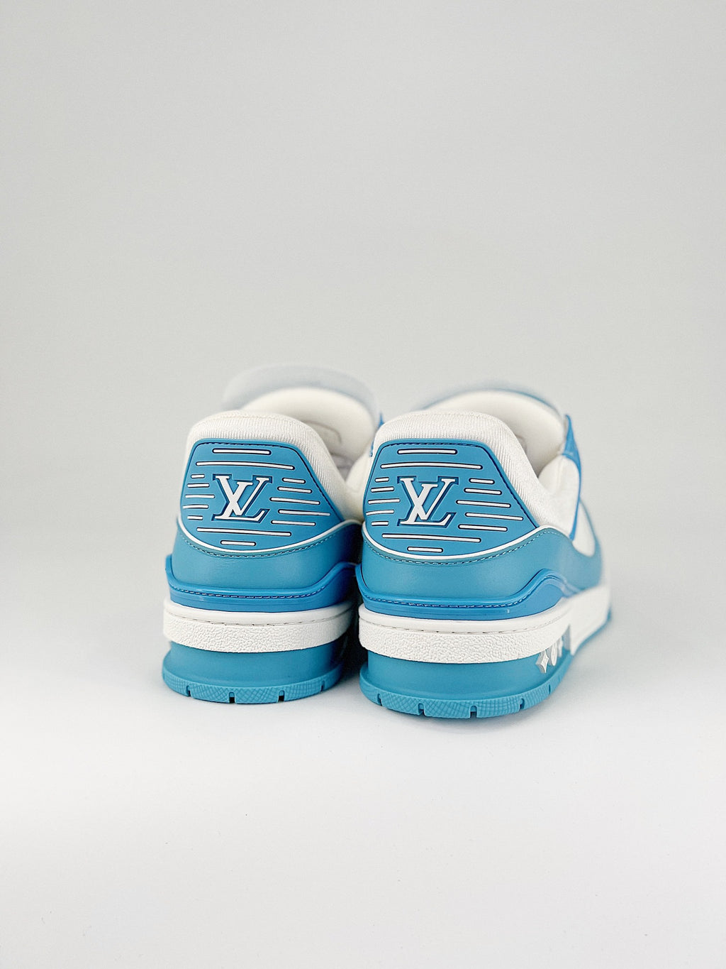 Zapatillas bajas azul cielo y blancas