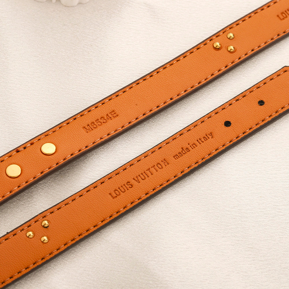 Pulsera con correa de monograma de acero inoxidable 304 con detalle en V
