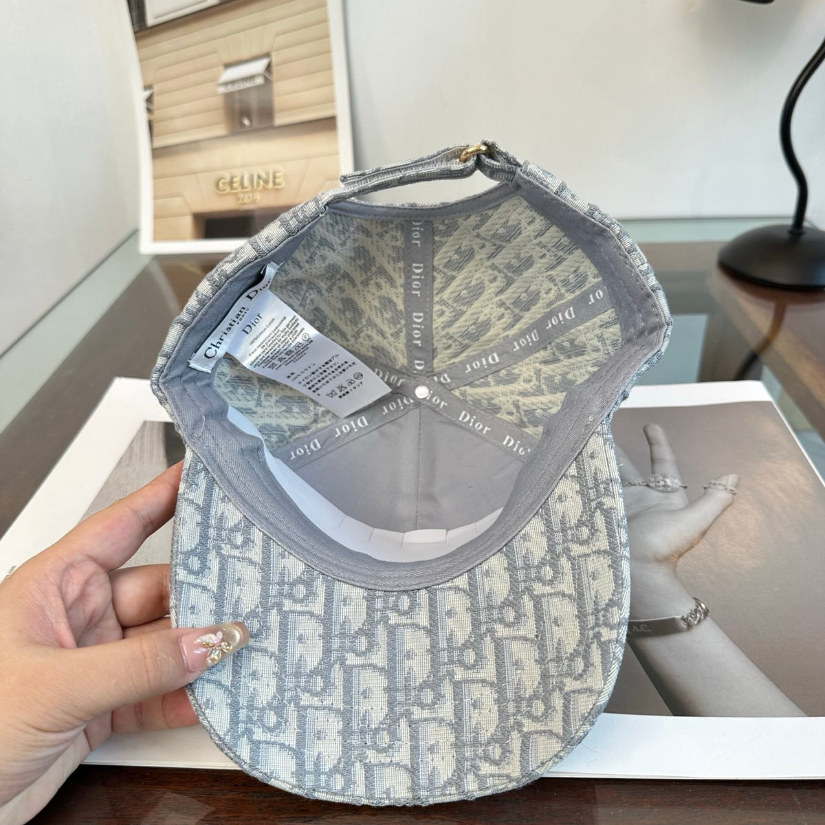 Gorra de béisbol con letras de monograma