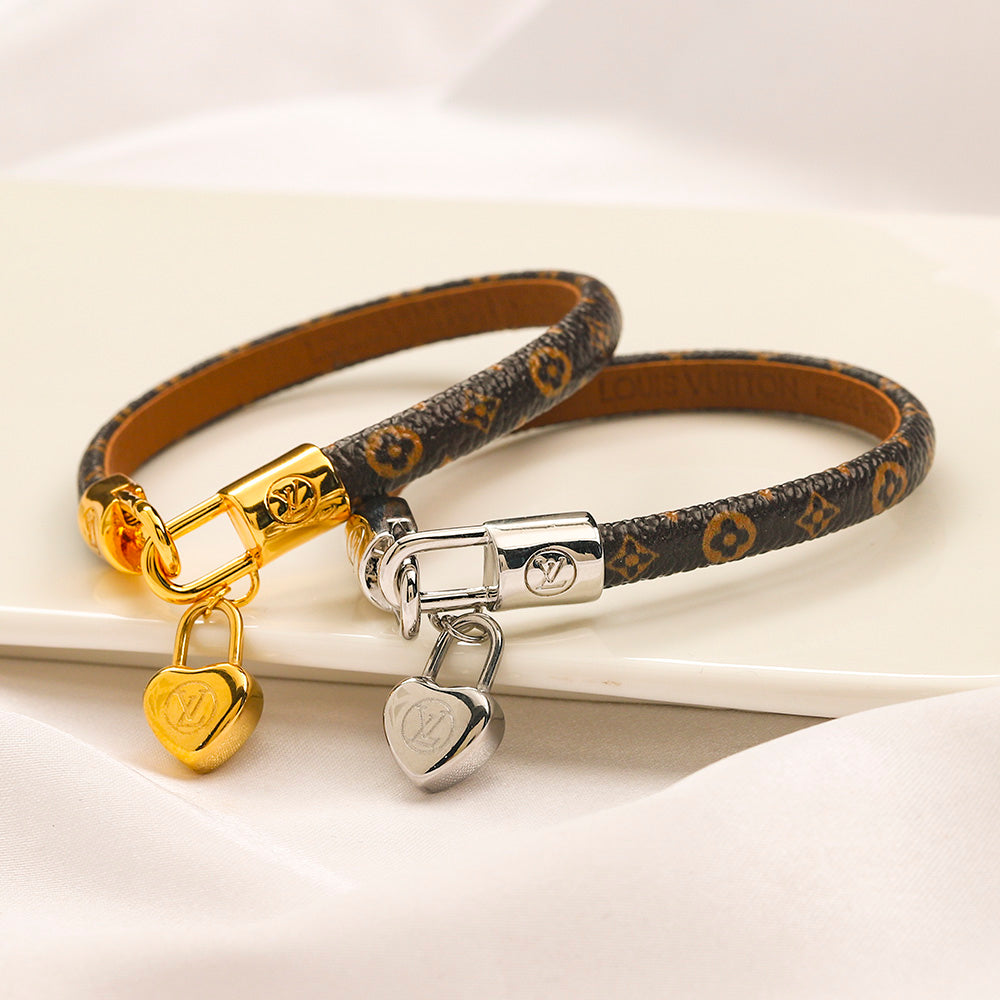 Pulseira de aço inoxidável 304 com monograma e pendente em forma de coração