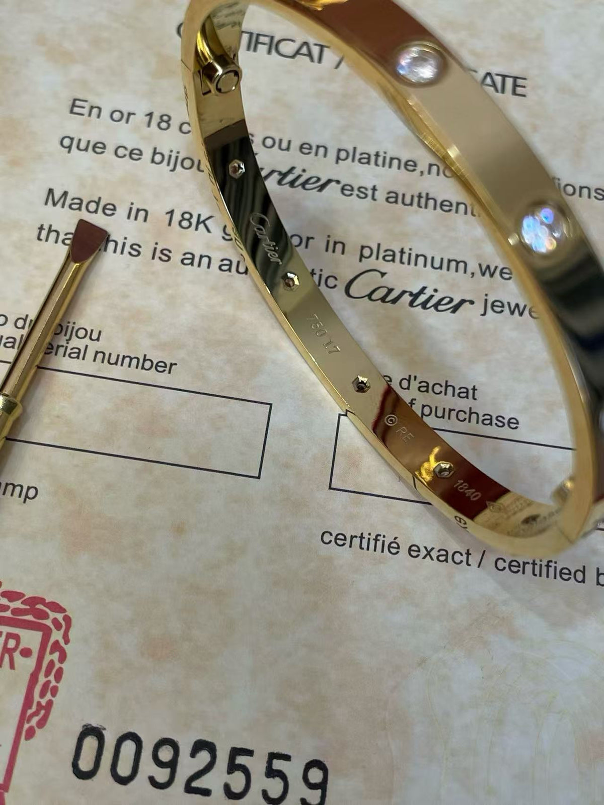 Bracelet jonc en pierre ronde