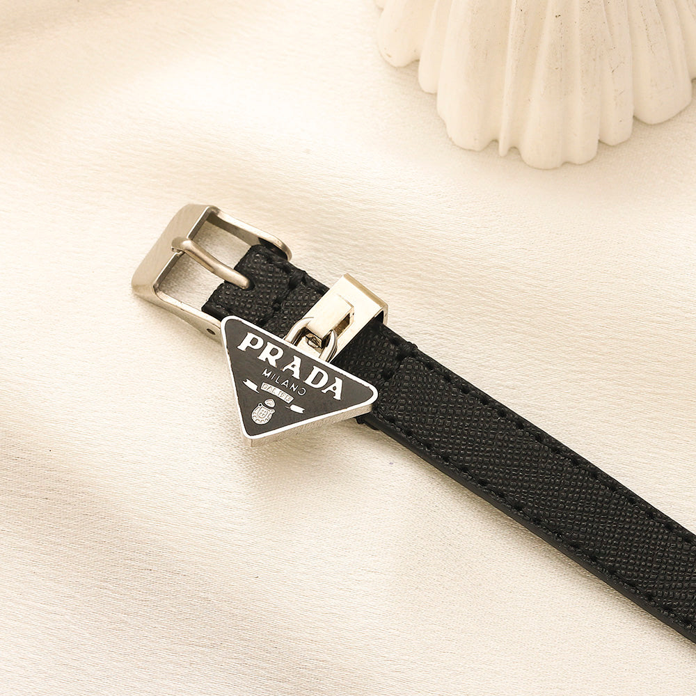 Pulsera de correa con hebilla de charm triangular de acero inoxidable 304