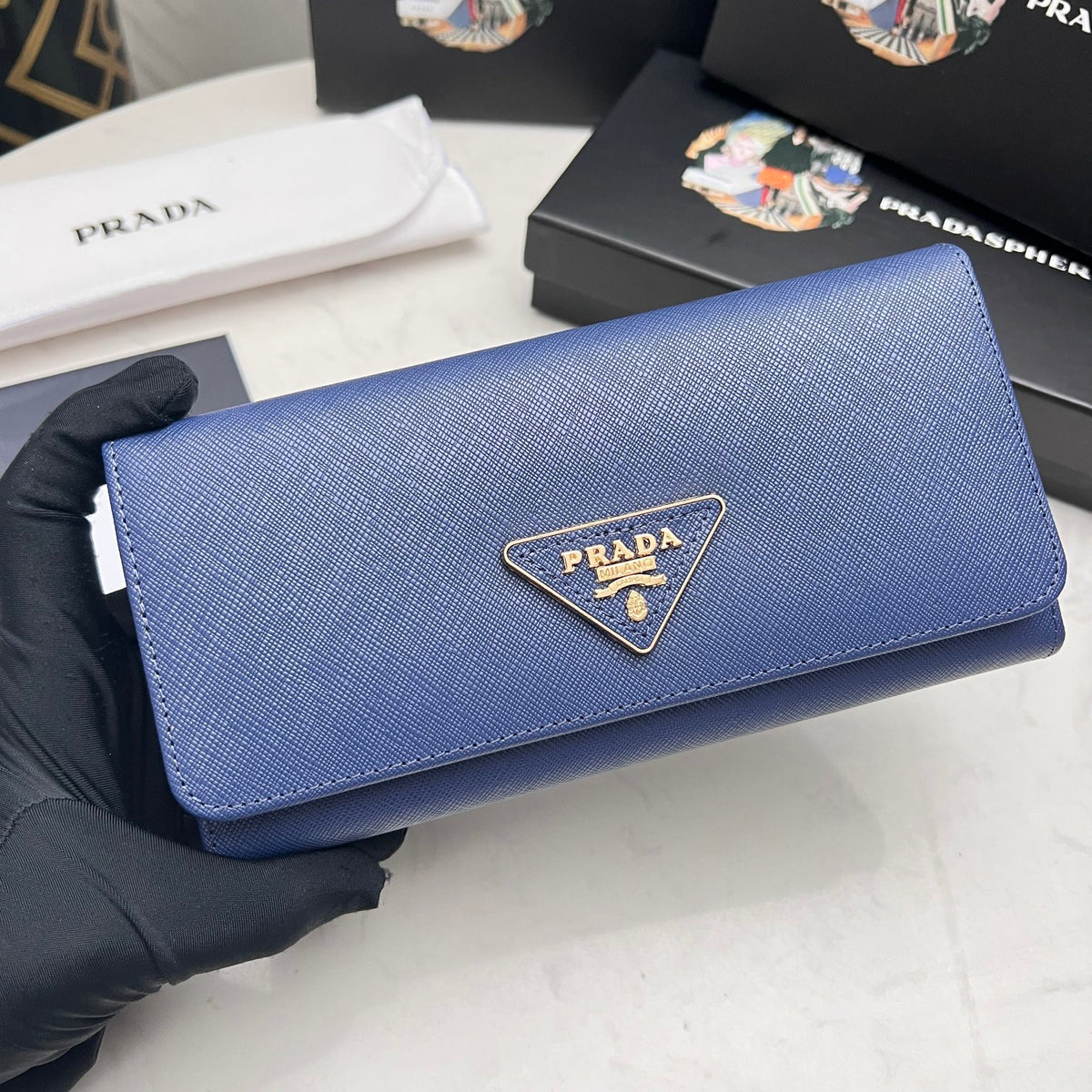 Textured Triangle Emblem Bifold Wallet 032