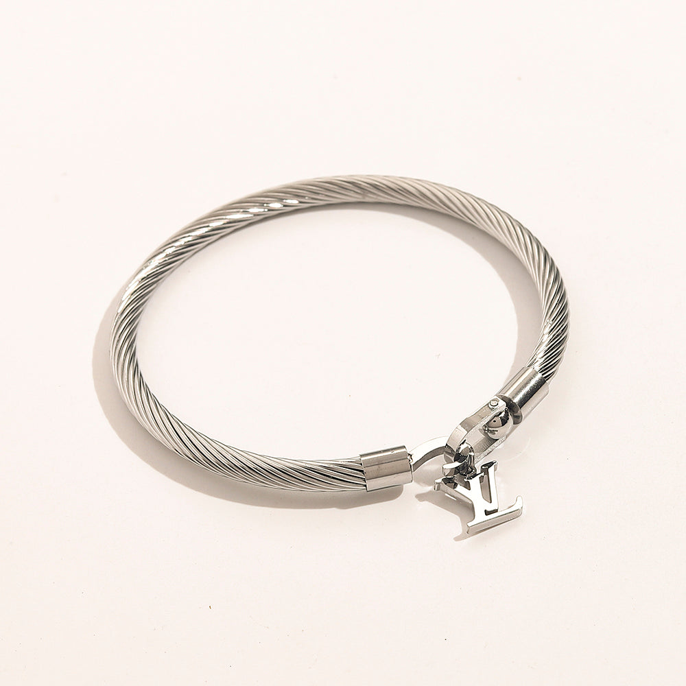 Pulseira de malha em aço inoxidável 304 com pingente de monograma