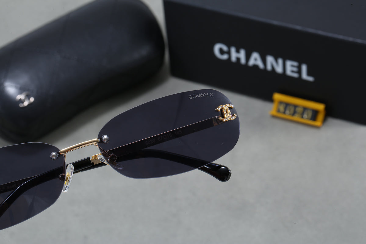 Gafas de sol ovaladas estrechas con montura metálica