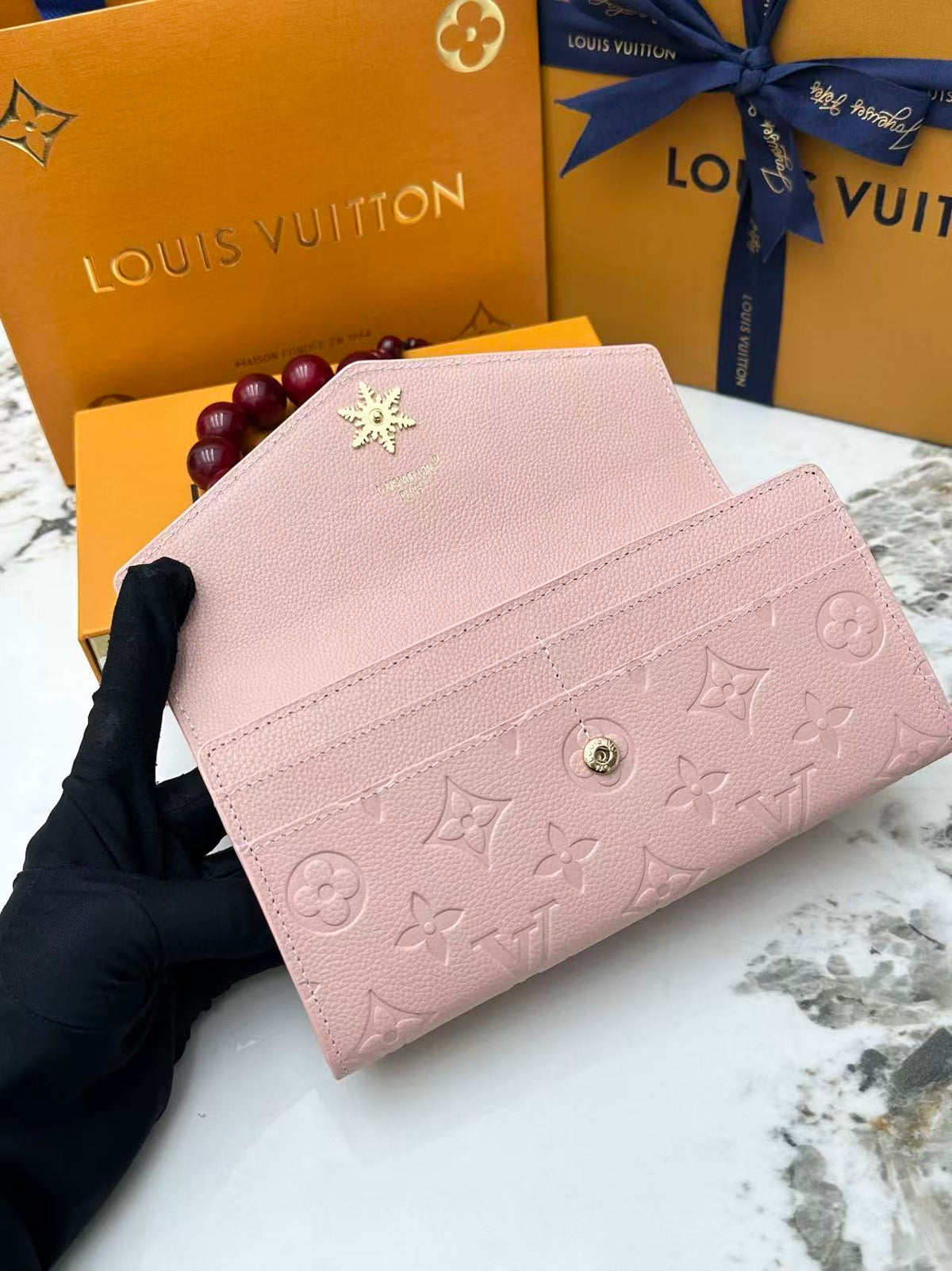 Embossed Envelope Wallet 002