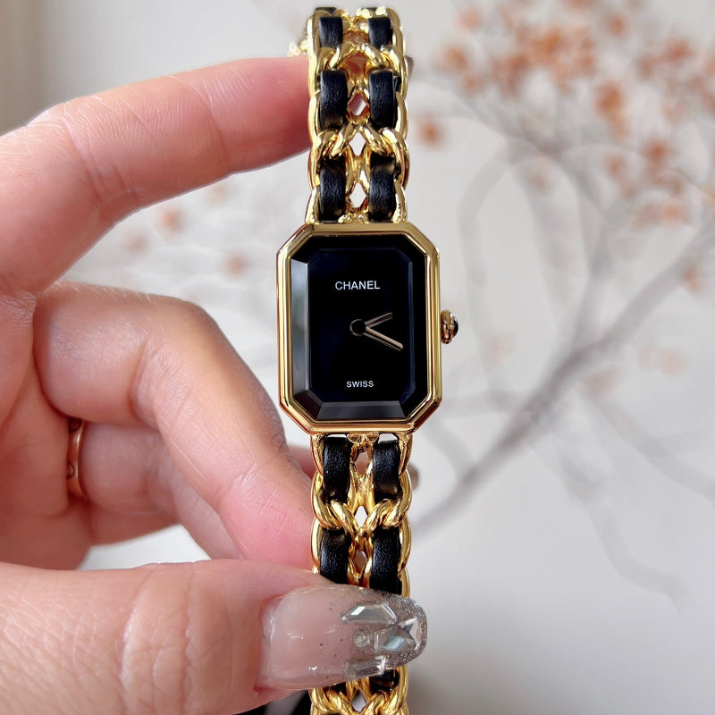 Montre à quartz rectangulaire dorée avec bracelet chaîne 001