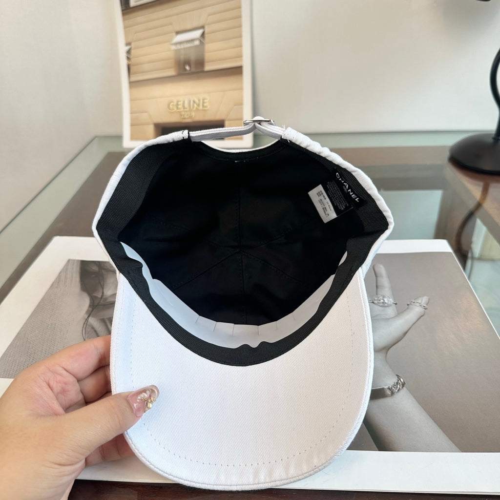 Gorra de béisbol lisa con emblema bordado