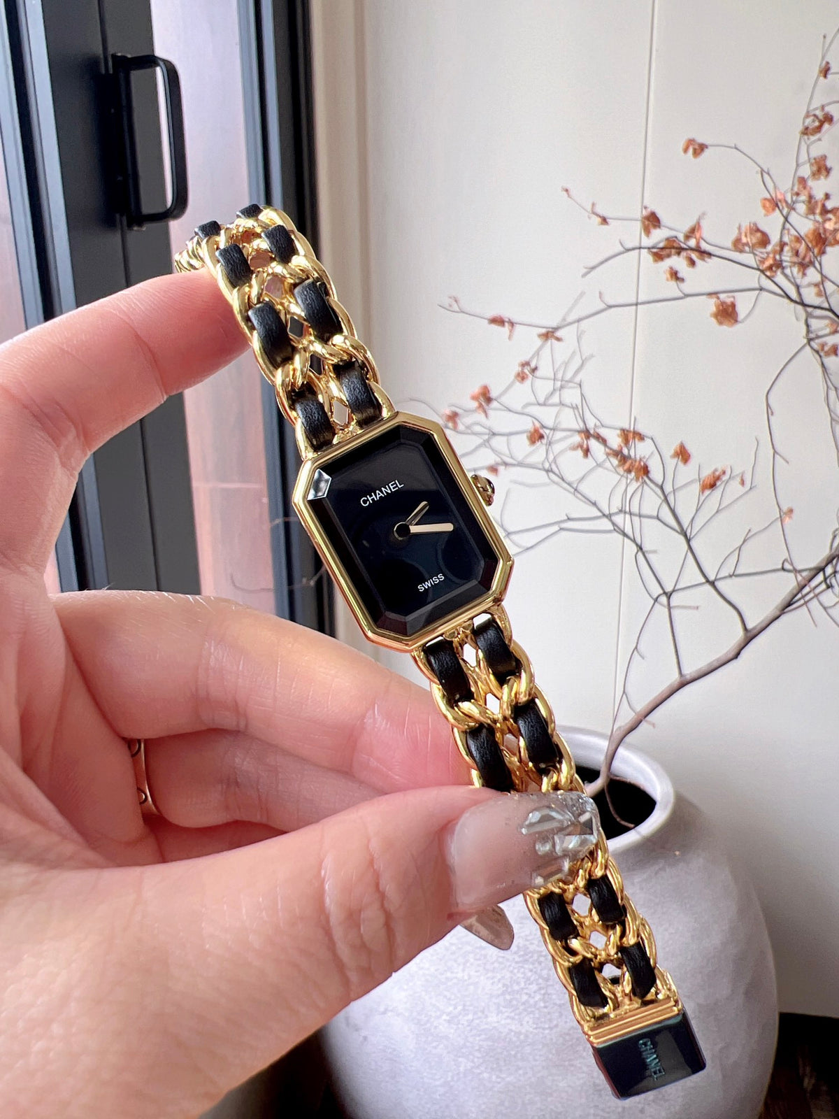 Montre à quartz rectangulaire dorée avec bracelet chaîne 001