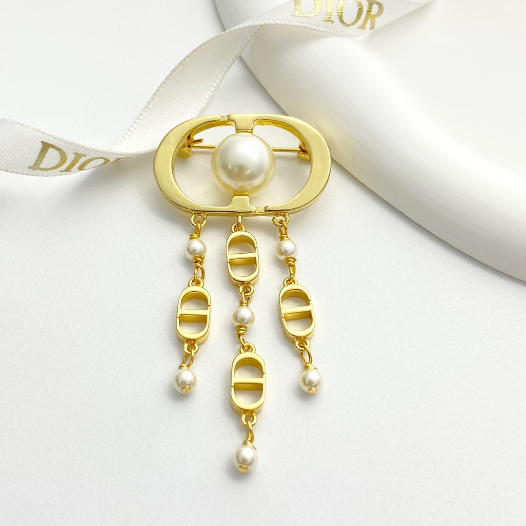 Oval Bead Bar Brooch with Link Tassels