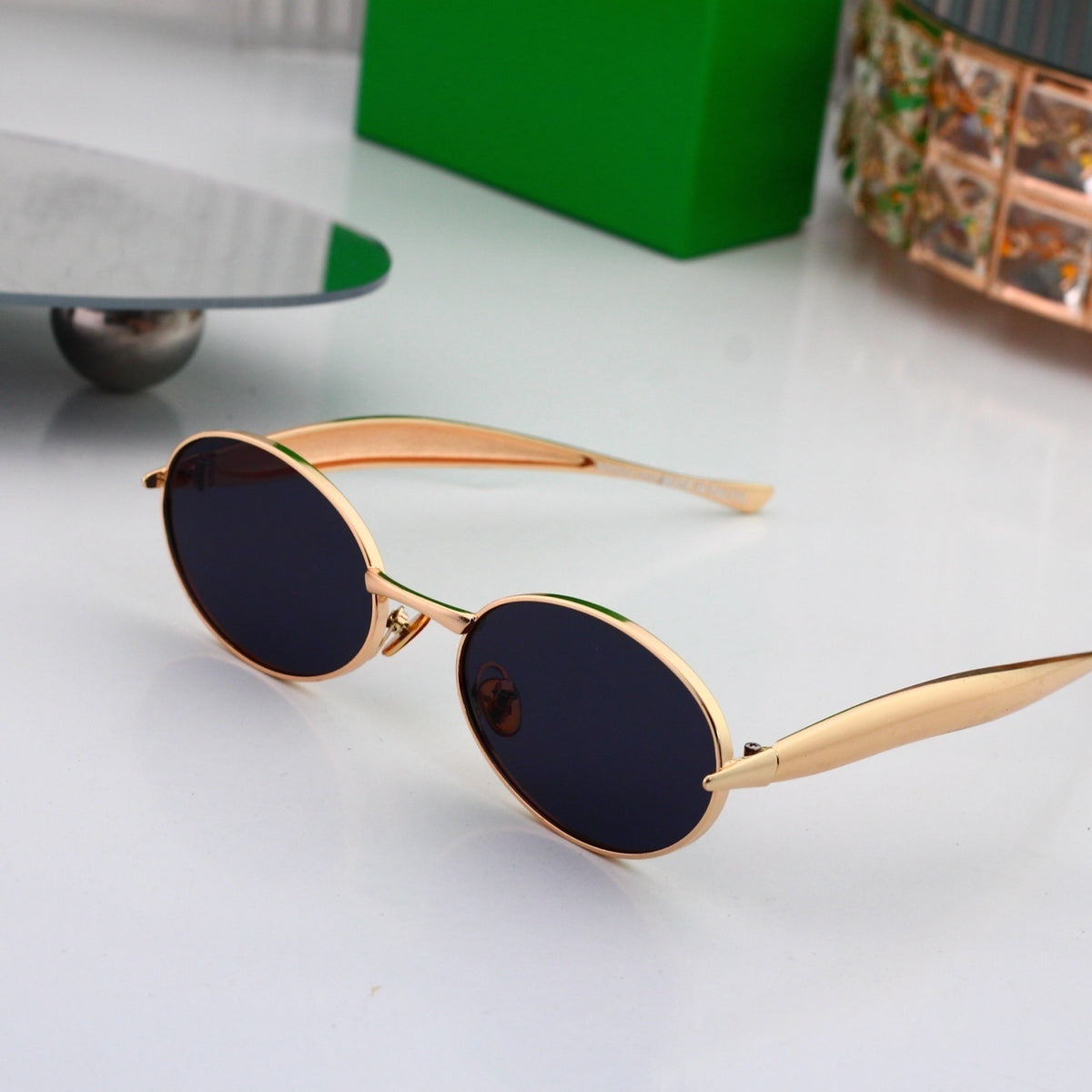 Gafas de sol redondas con patillas de metal texturizado