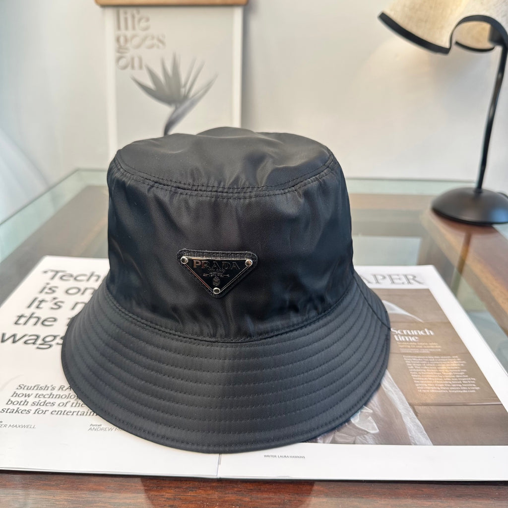 Gorro de pescador liso con parche triangular