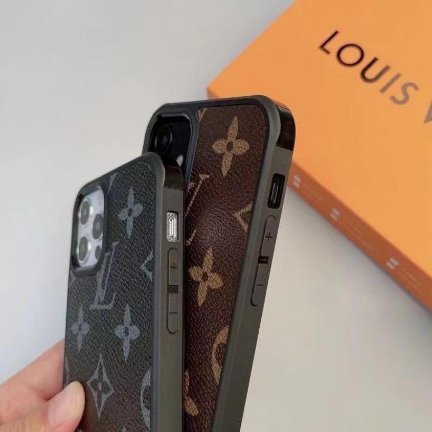 Coque de téléphone monogramme oversize