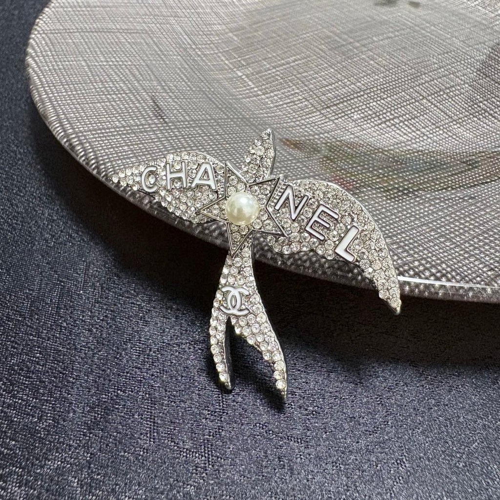 Sparkling Palm Tree Brooch