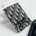 Billetera con Solapa y Lazo Monogram 017
