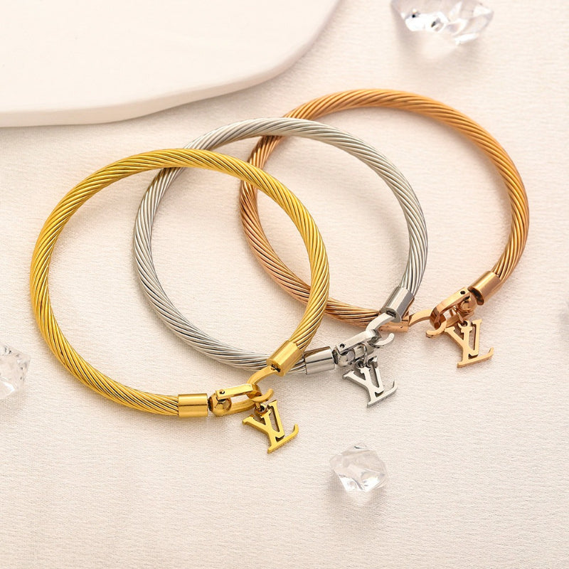 Pulseira de malha em aço inoxidável 304 com pingente de monograma