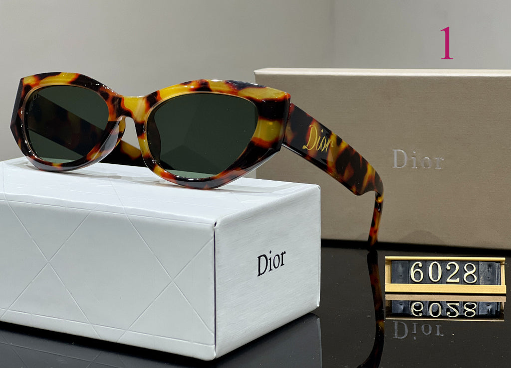 Gafas de sol ovaladas pequeñas con esquinas exteriores ensanchadas