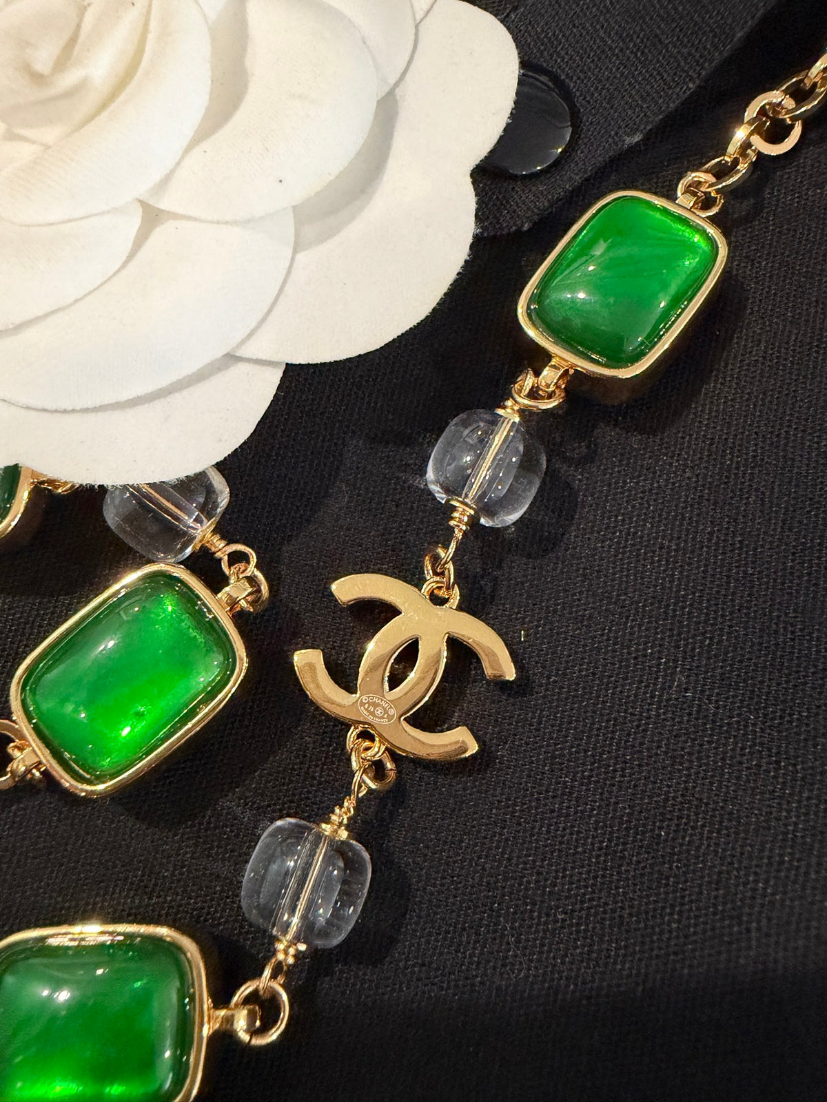 Collar vintage de cuentas cuadradas de cristal verde esmeralda y tono dorado, estilo suéter, cuentas cuadradas tipo caramelo