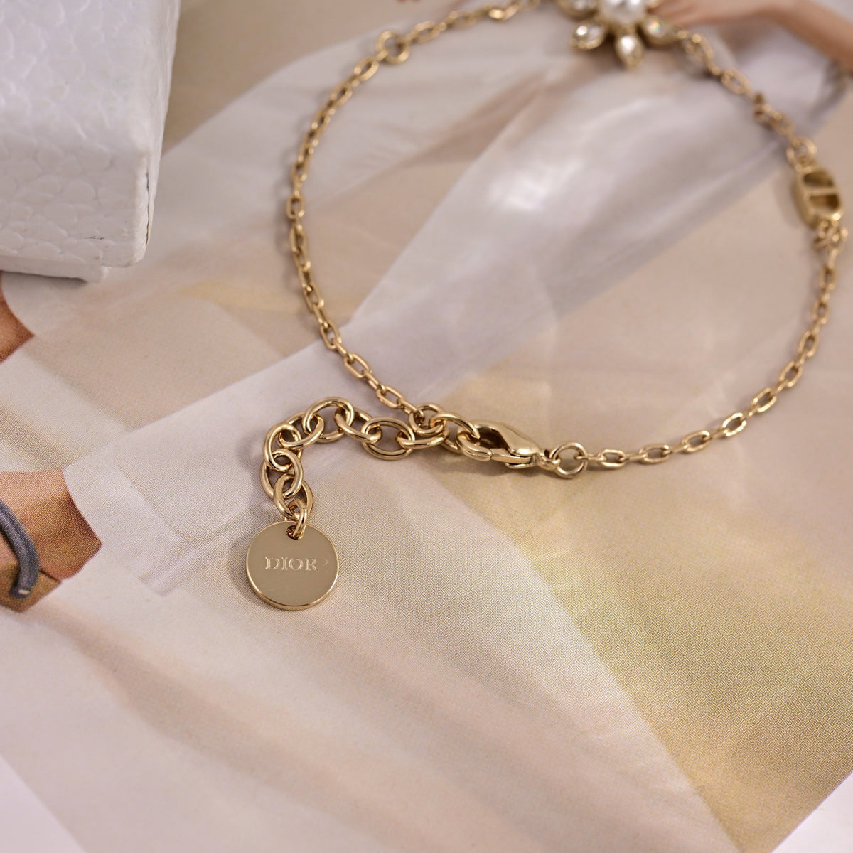 Fine Chain Necklace with Pearl-Look Drop