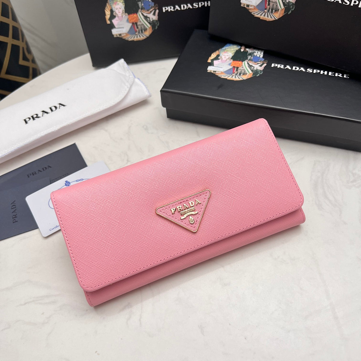 Textured Triangle Emblem Bifold Wallet 032