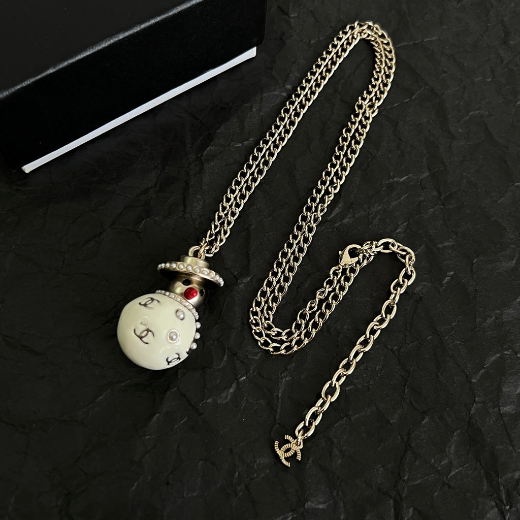 Collar con colgante de lágrima con acabado de perla