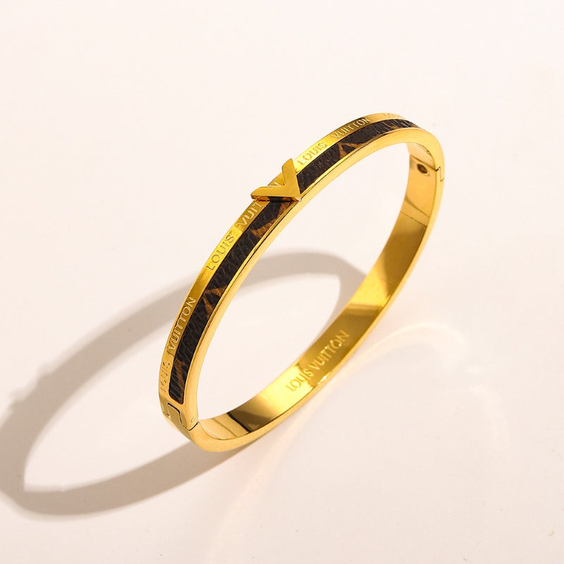 Pulsera rígida de acero inoxidable 304 con incrustación negra y detalle en V