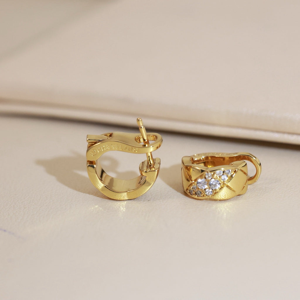 Boucles d'oreilles mini-créoles à motif pavé de diamants