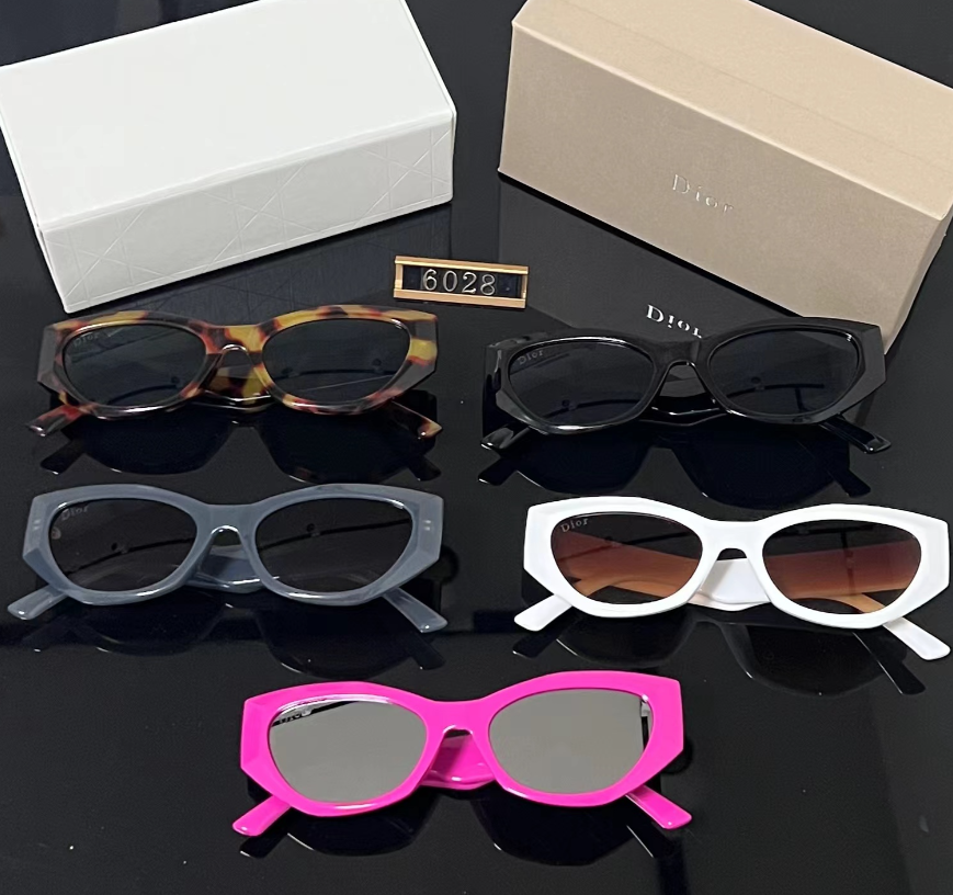 Gafas de sol ovaladas pequeñas con esquinas exteriores ensanchadas