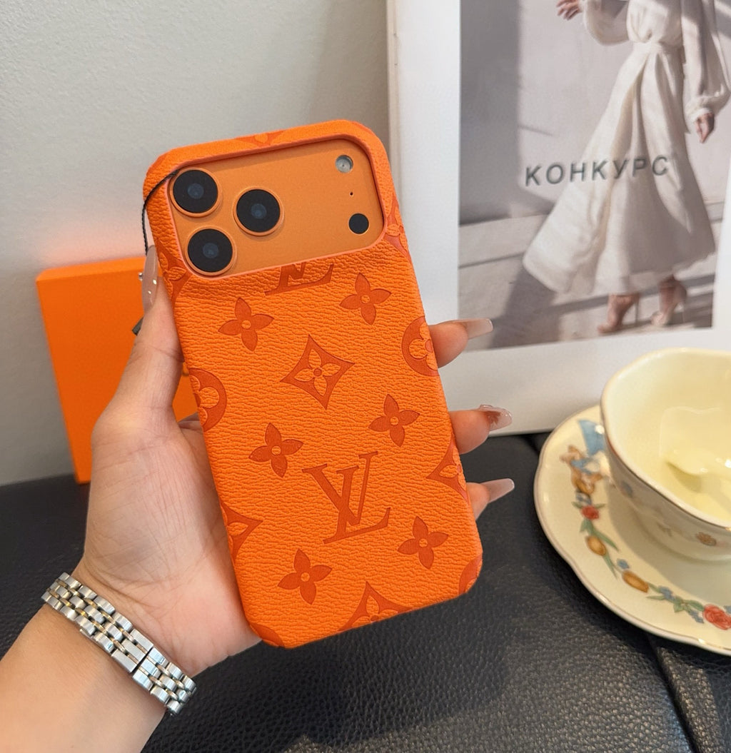 Funda para teléfono con monograma y detalle de letra metálica