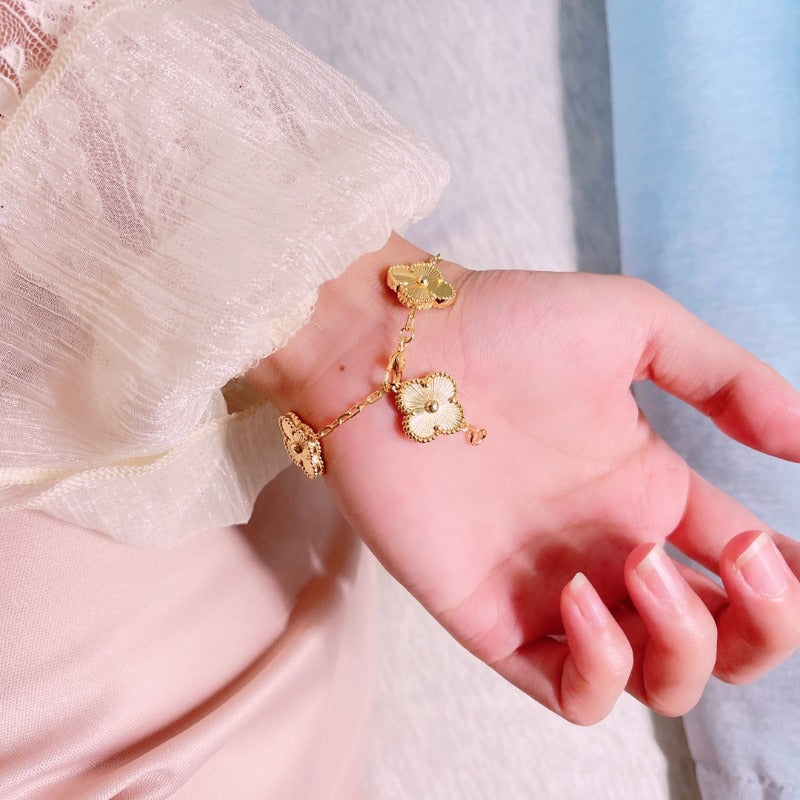 Bracelet à motif de quatre-feuilles cannelé