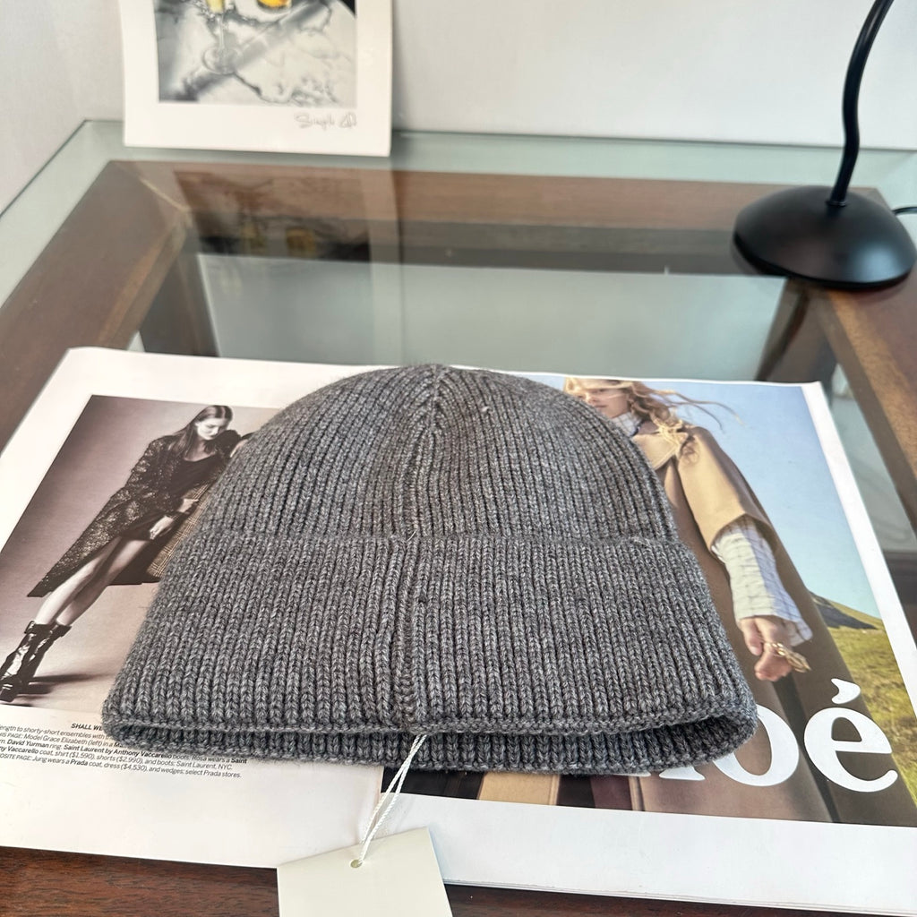 Bonnet côtelé à revers avec écusson lettré