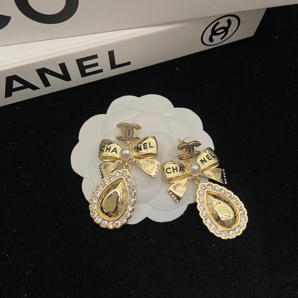 Pendientes de lazo y piedra en forma de lágrima